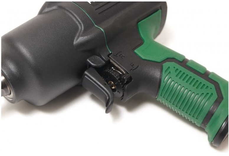 Пневматичен гайковерт 1/2 1450нм с вложки