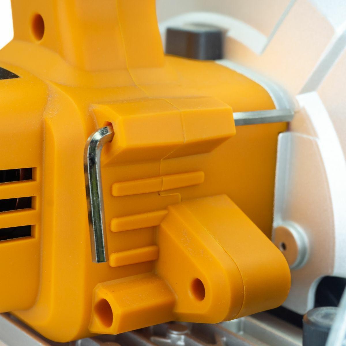 akumulatoren-r-chen-tsirkulyar-jcb-18cs-2xb-e-18v-165mm-s-bateriya-i-zaryadno-7