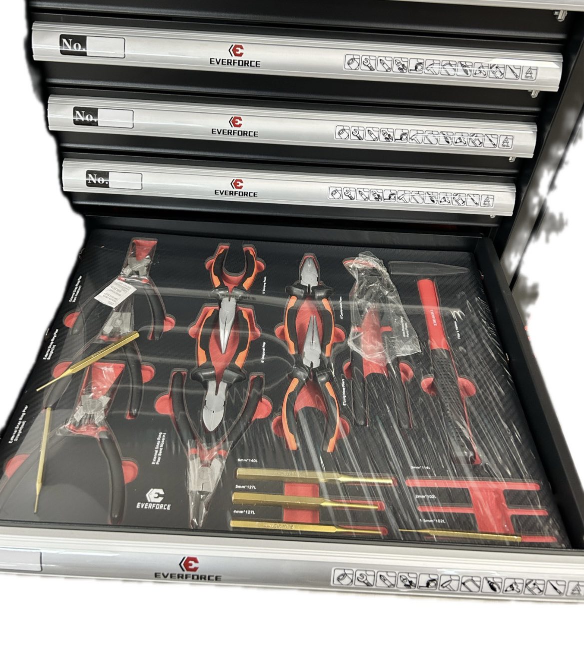 profesionalen-shkaf-s-instrumenti-everforce-s-7-chekmedzheta-i-otdelenie-za-zakachane-na-instrumenti-erastore24-4